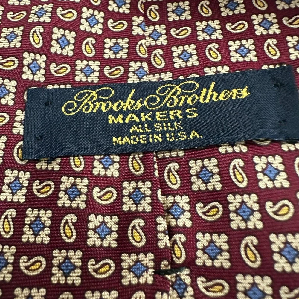 Brooks Brothers Makers Mens Preppy Silk Tie Burgundy Paisley Medallion USA Made